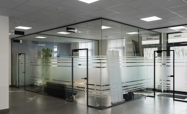 divisiones para oficinas en vidrio en manizales